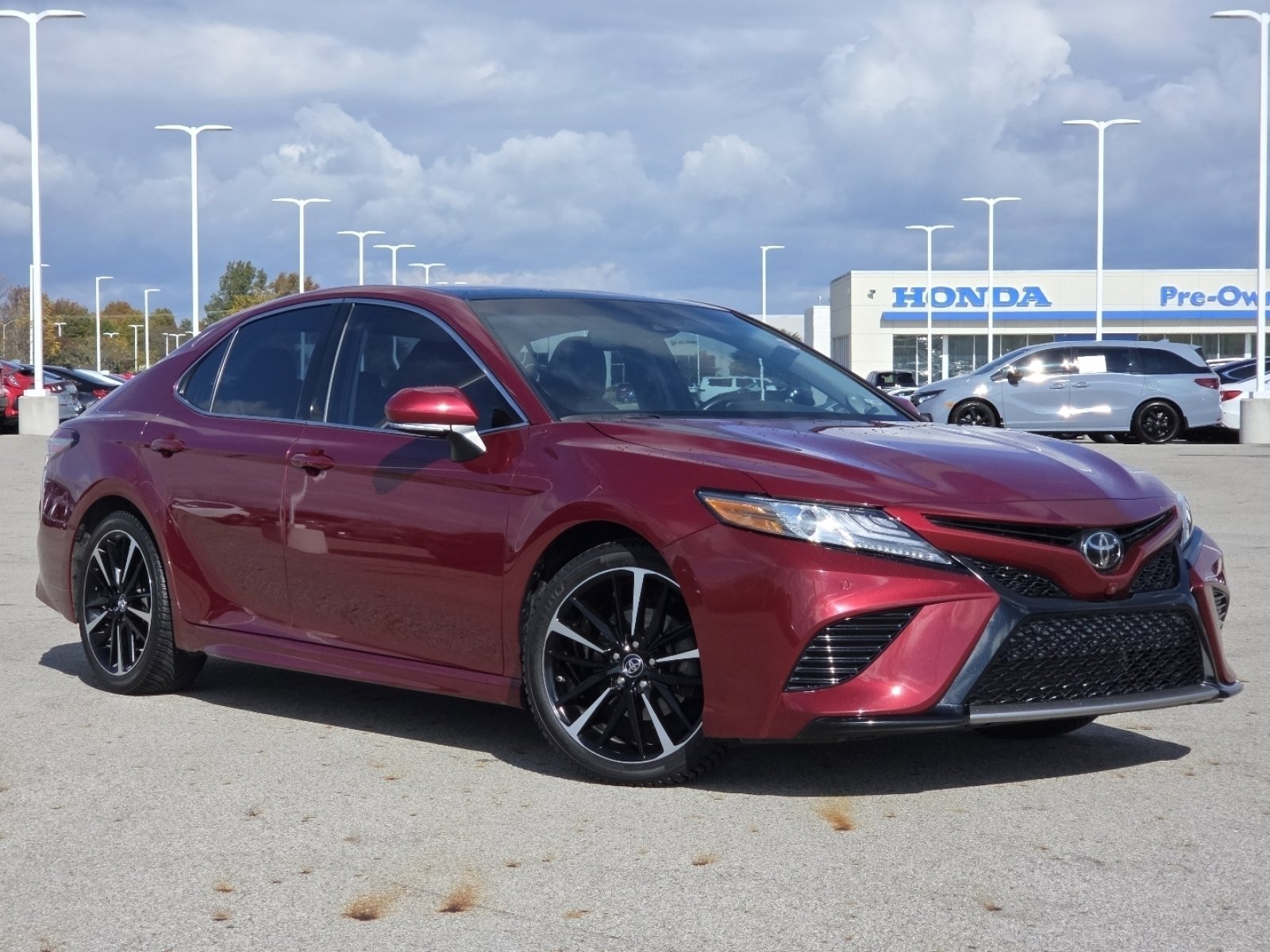 Used 2018 Toyota Camry XSE image 2