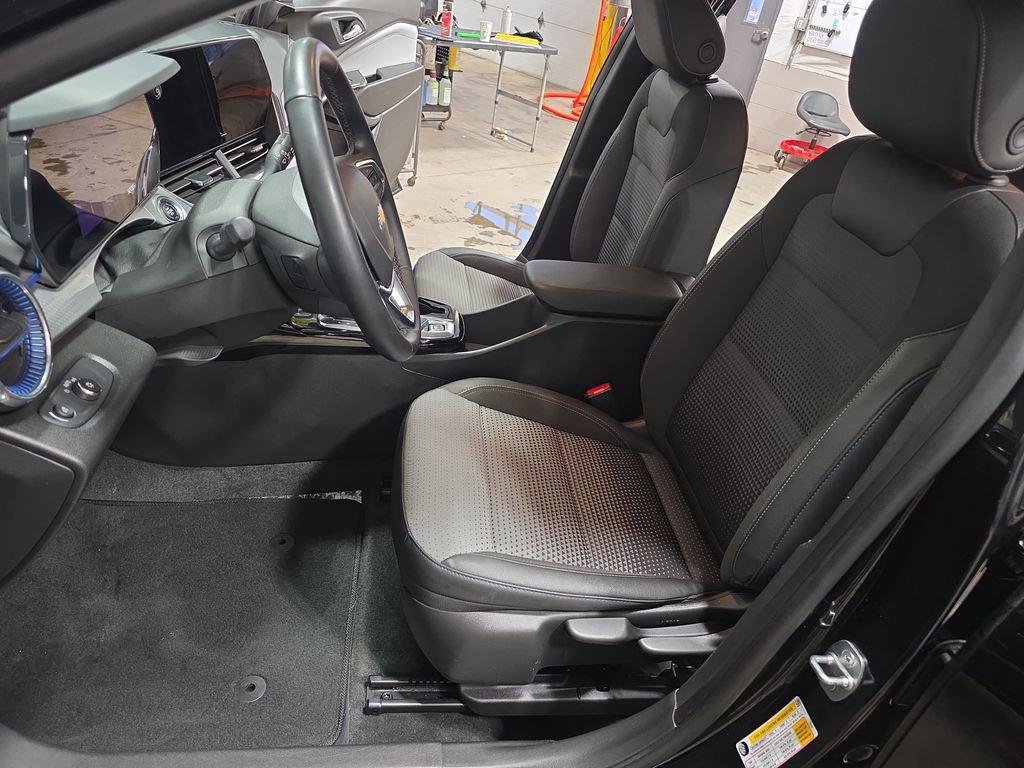 Used 2024 Chevrolet Trax LT w/ Driver Confidence Package image 14