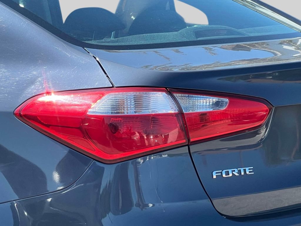 Used 2015 Kia Forte LX w/ Popular Package FWD image 9