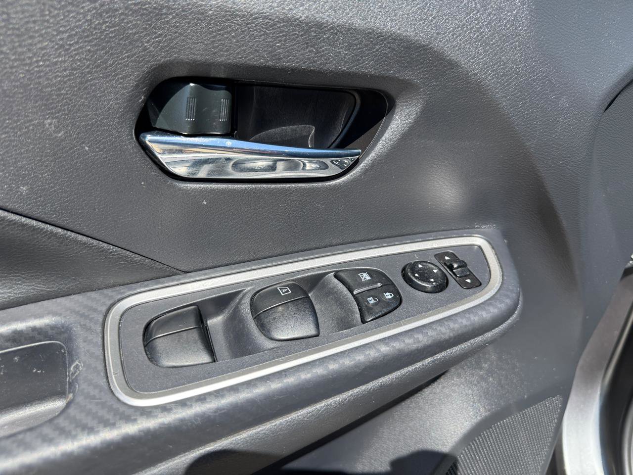 Used 2025 Nissan Versa SR w/ Trunk Package image 8