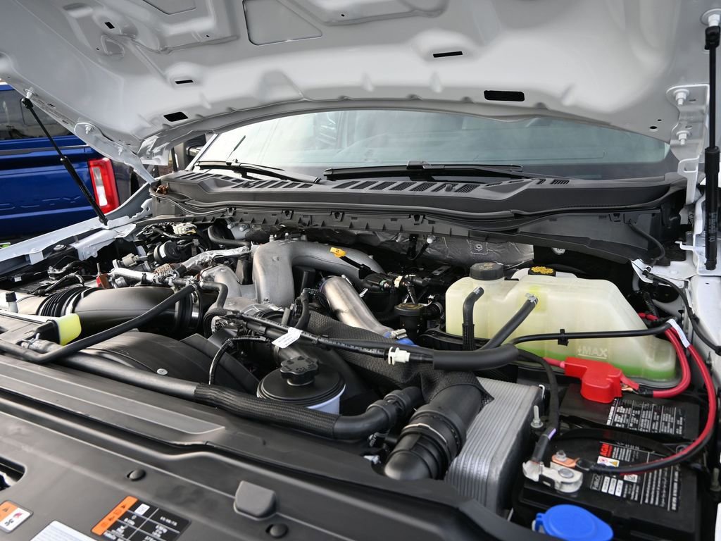 New 2025 Ford F550 4x4 Regular Cab Super Duty image 9