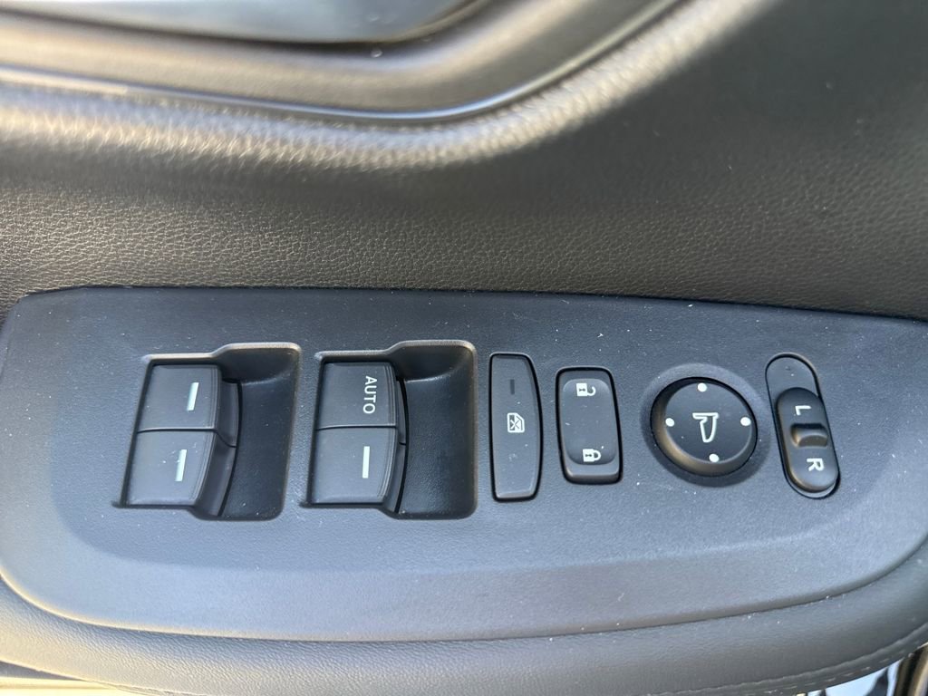 Used 2025 Honda HR-V LX image 15