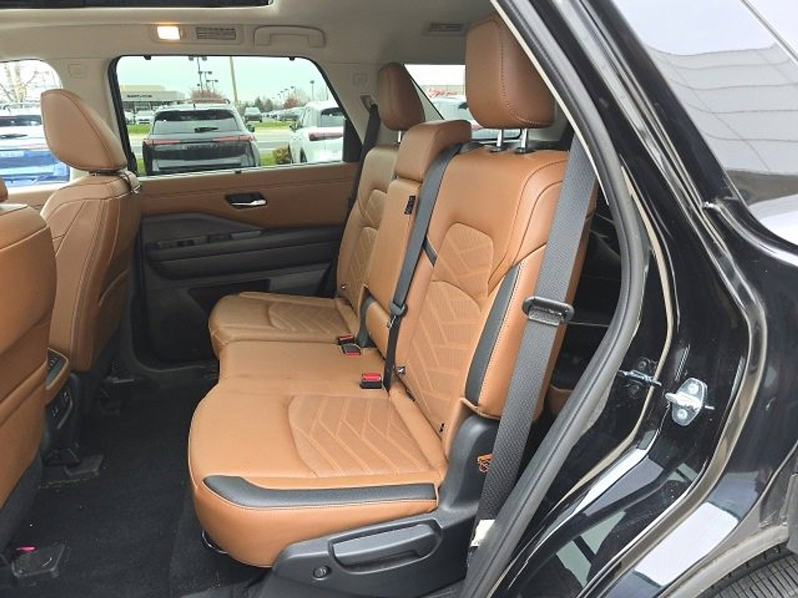 Used 2023 Nissan Pathfinder Platinum w/ Cargo Package image 16