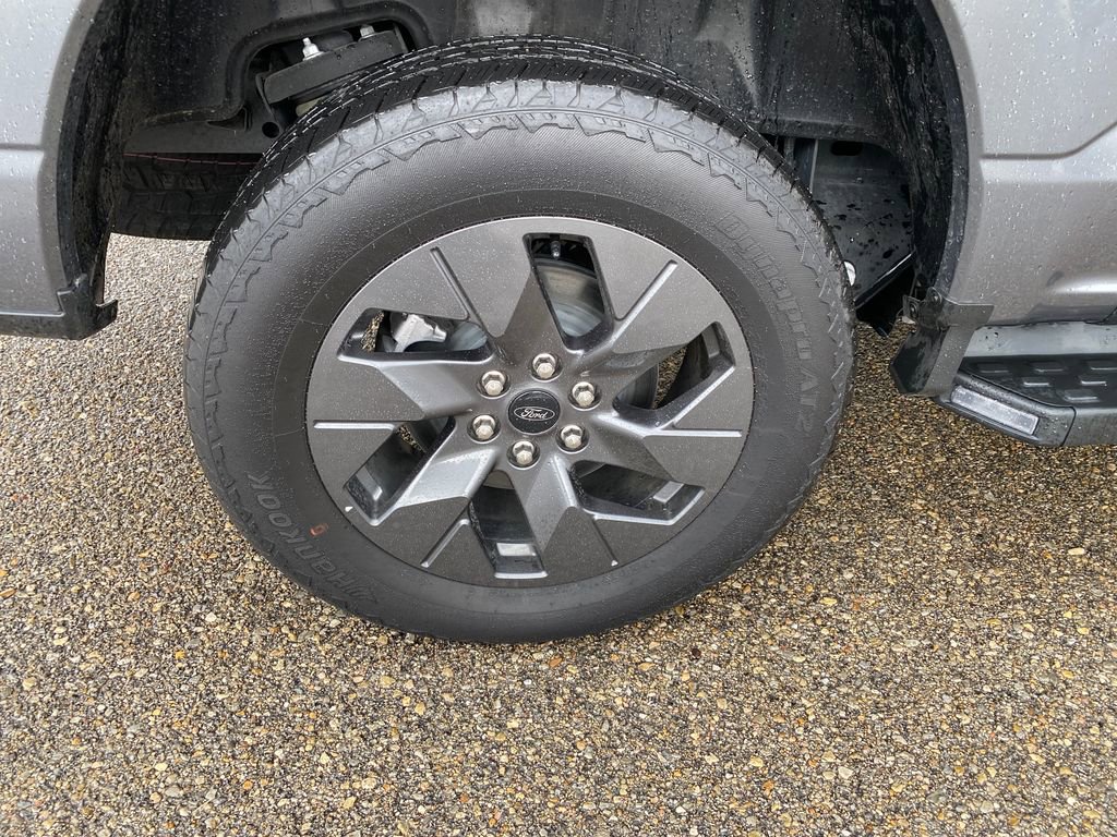 Used 2023 Ford F150 Lightning Lariat image 32