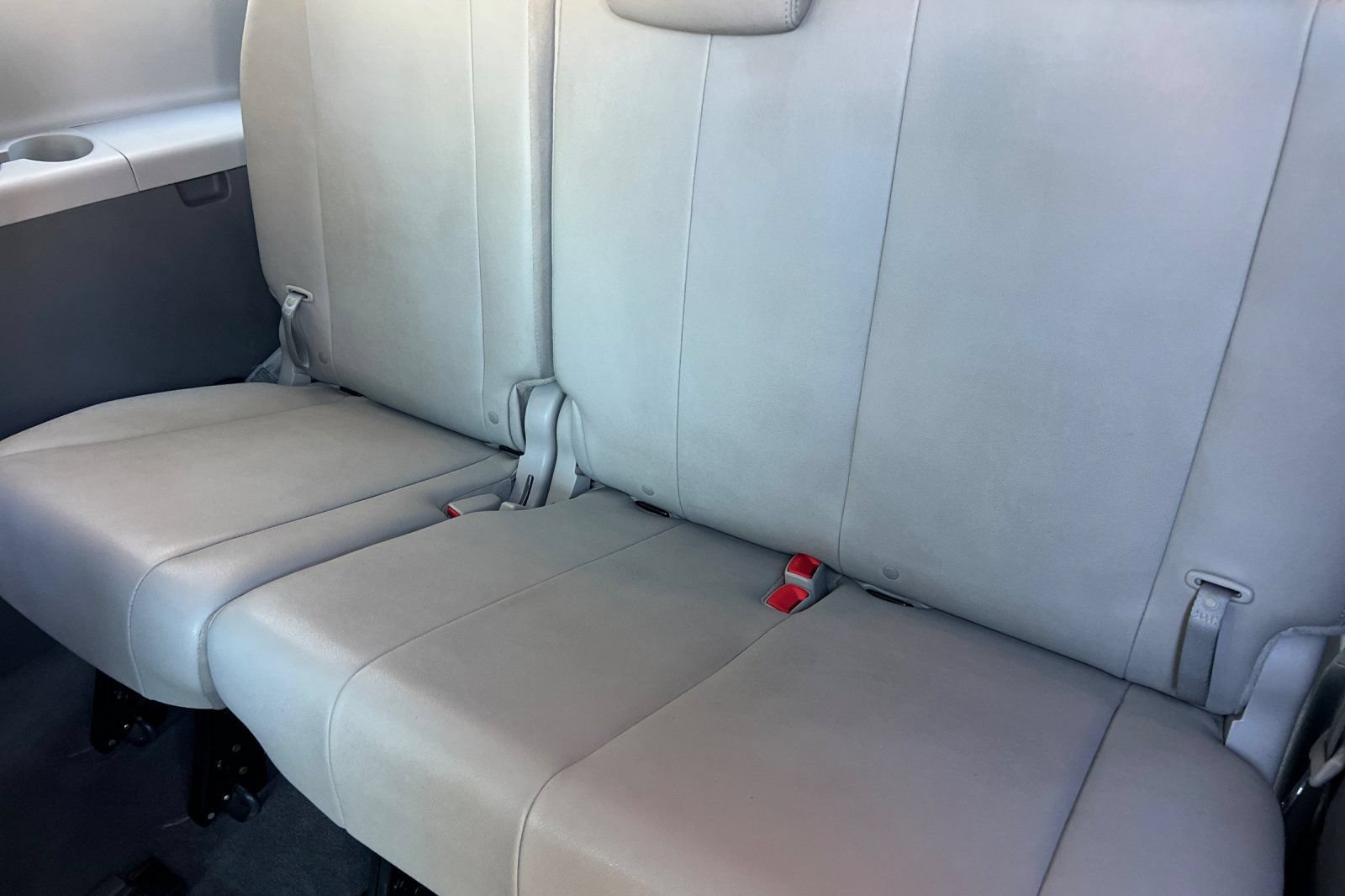 Used 2020 Toyota Sienna XLE FWD image 17