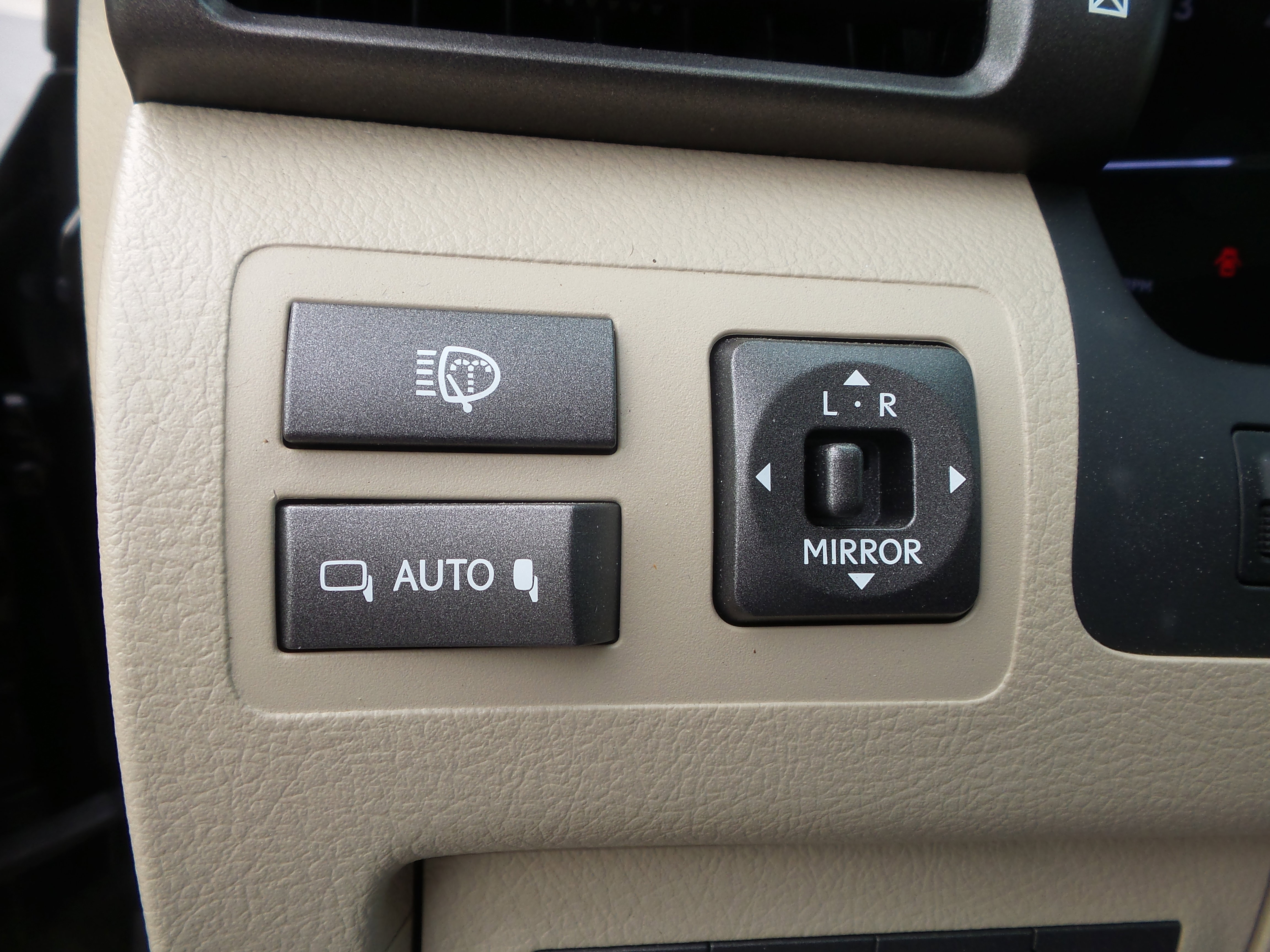 Used 2011 Lexus LX 570 4WD image 23
