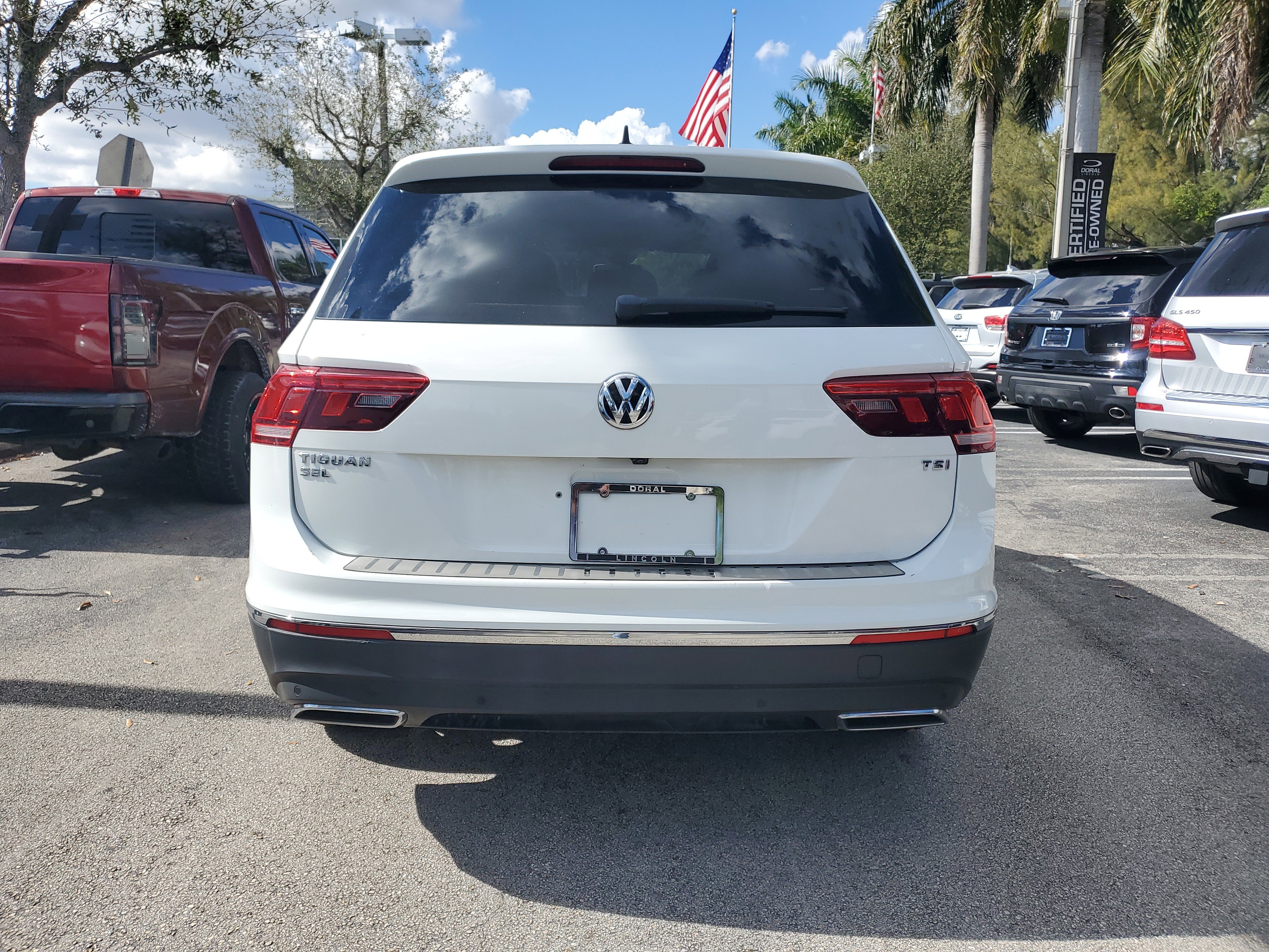 Used 2018 Volkswagen Tiguan SEL Premium image 5