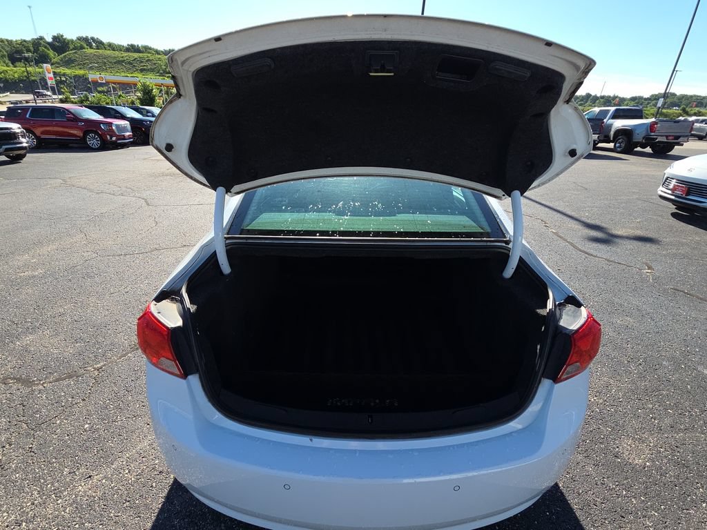 Used 2015 Chevrolet Impala LT w/ Convenience Package FWD image 31