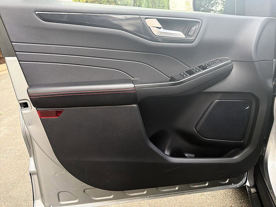Used 2024 Ford Escape ST-Line image 9