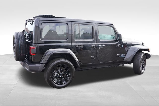 Used 2025 Jeep Wrangler Unlimited Sahara w/ Safety Group image 4