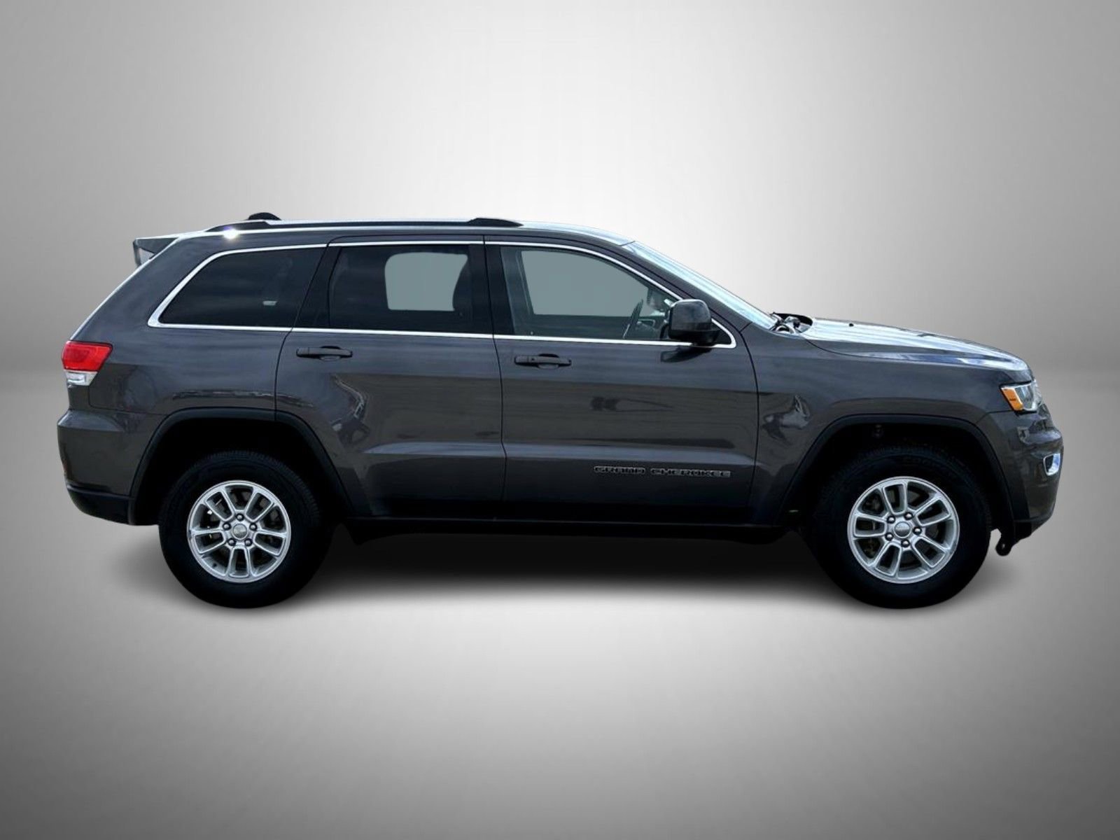 Used 2018 Jeep Grand Cherokee Laredo AWD/4WD image 4