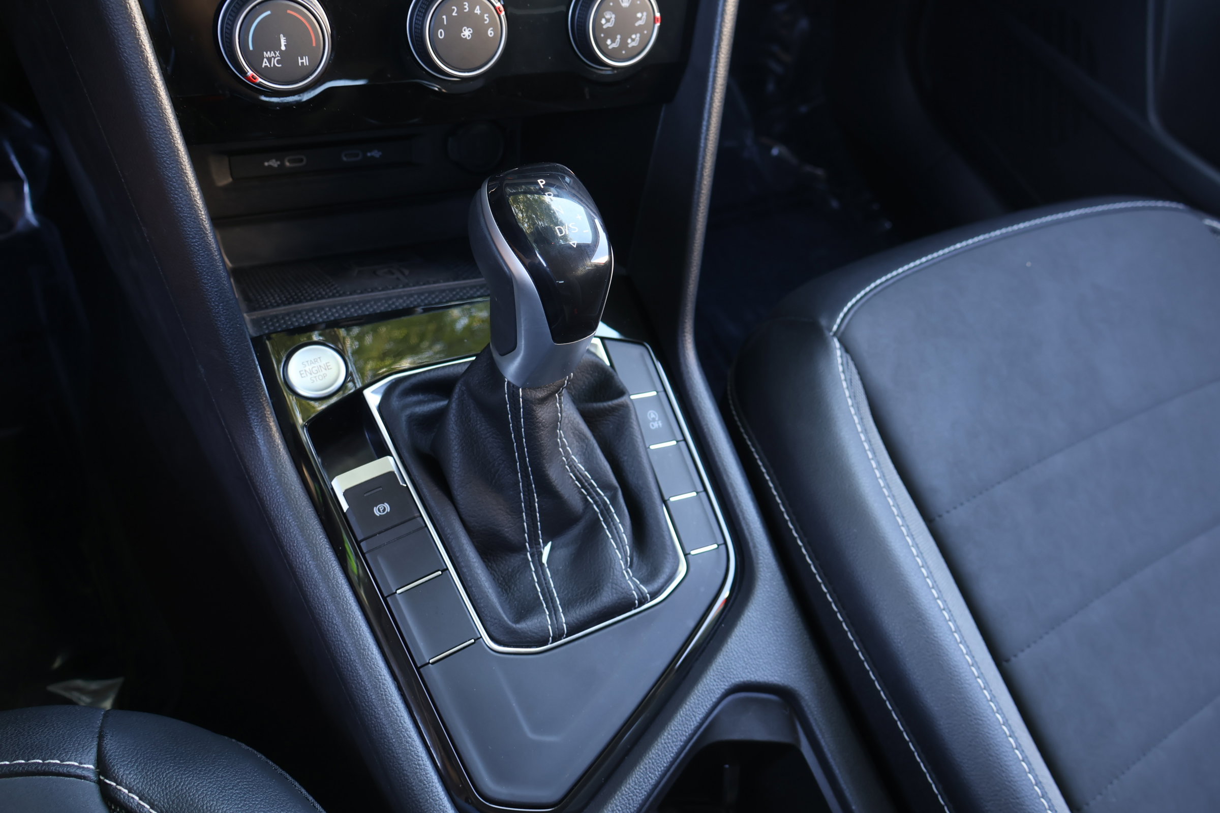 Used 2023 Volkswagen Taos SE w/ Black Wheel Package image 27