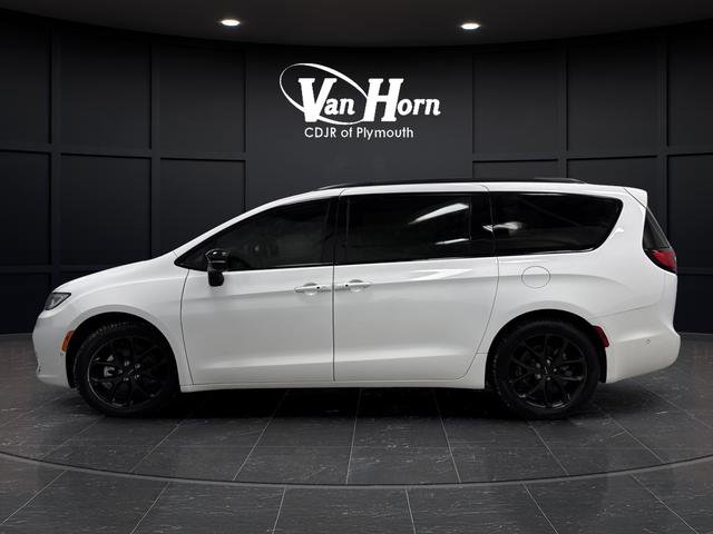 Used 2024 Chrysler Pacifica Limited w/ S Appearance Package image 12