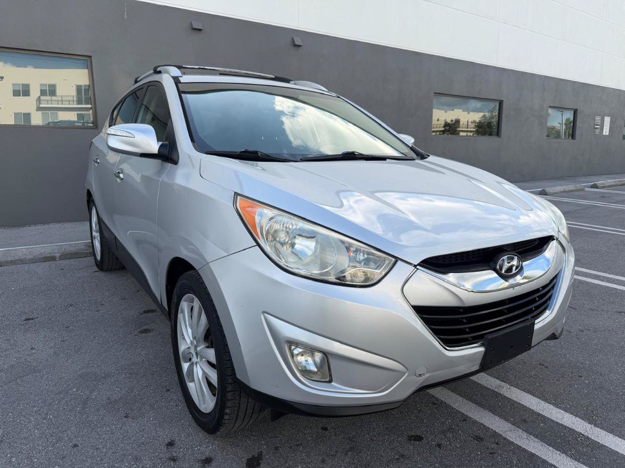 Used 2012 Hyundai Tucson Limited FWD image 2