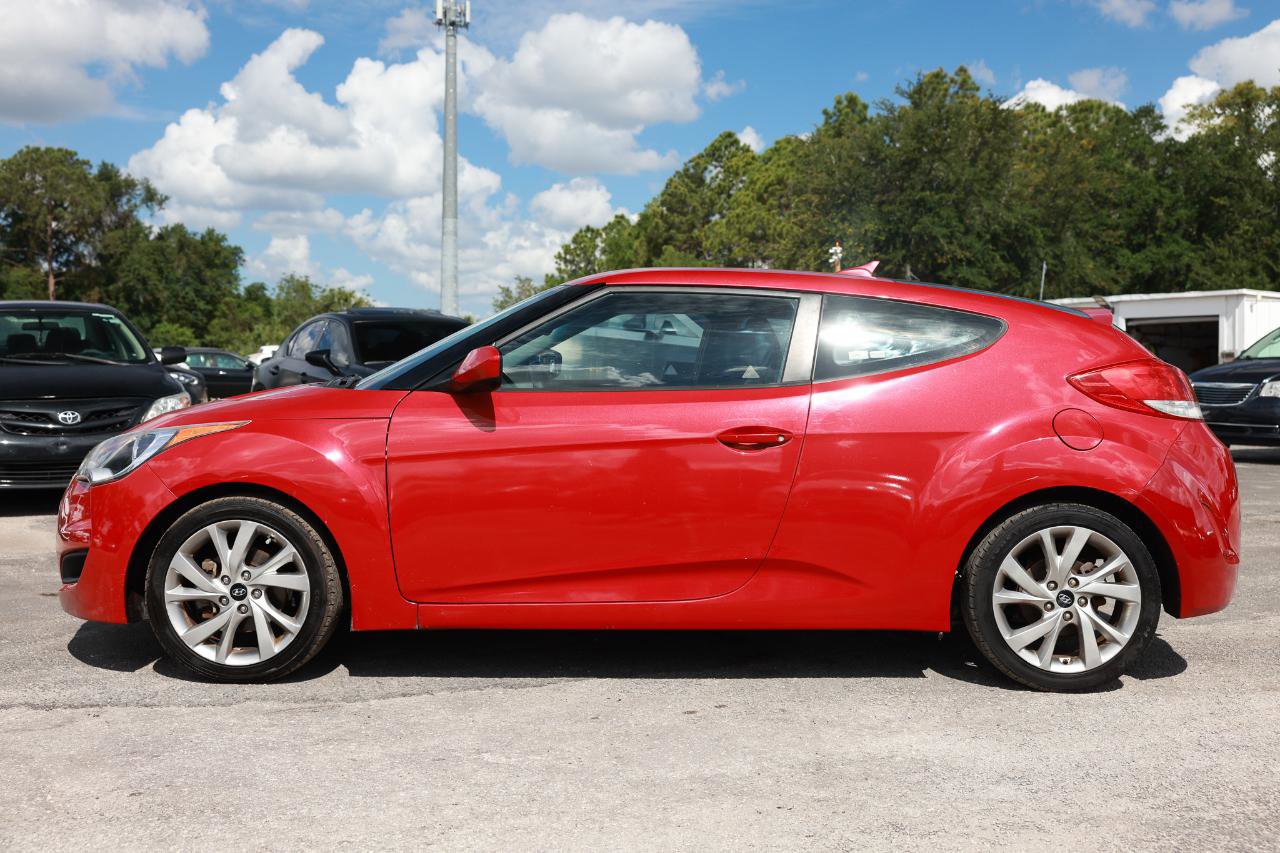 Used 2016 Hyundai Veloster FWD image 3