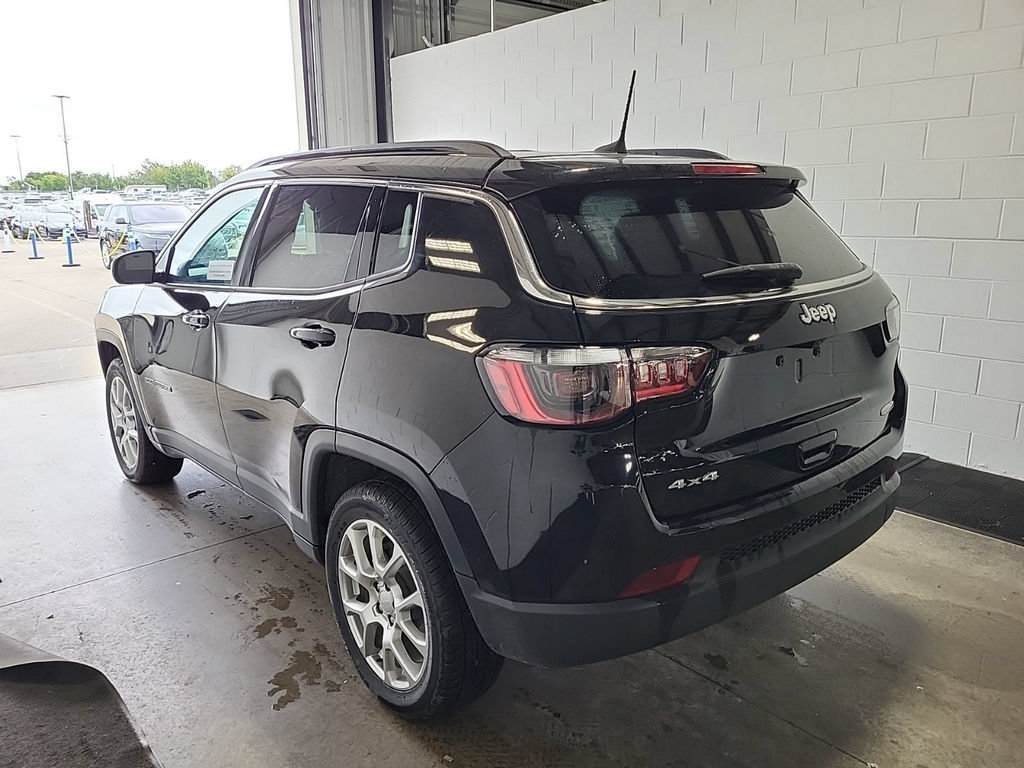 Used 2023 Jeep Compass Latitude AWD/4WD image 4