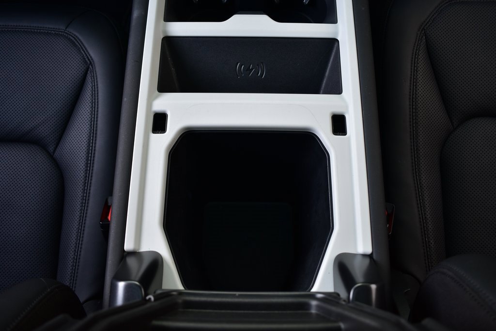 Used 2025 Land Rover Defender 110 S image 41