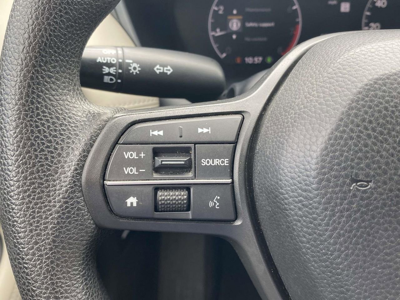 Used 2023 Honda HR-V LX image 17