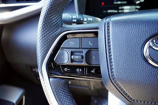 Used 2023 Toyota Sequoia Platinum AWD/4WD image 49