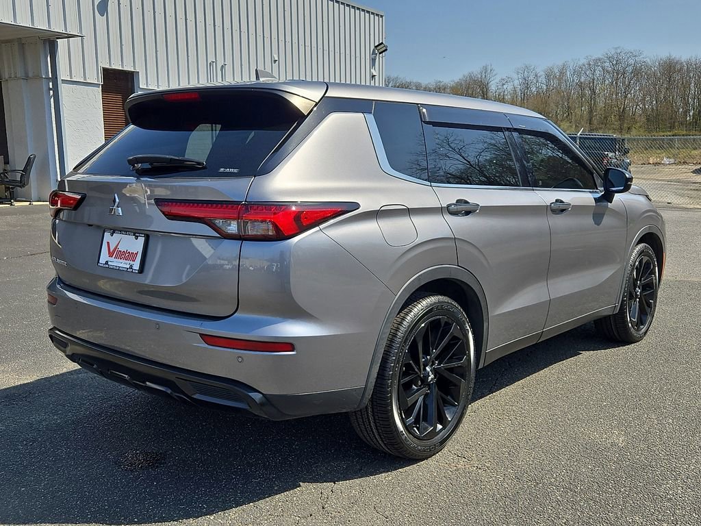 Used 2022 Mitsubishi Outlander SEL Black Edition image 6