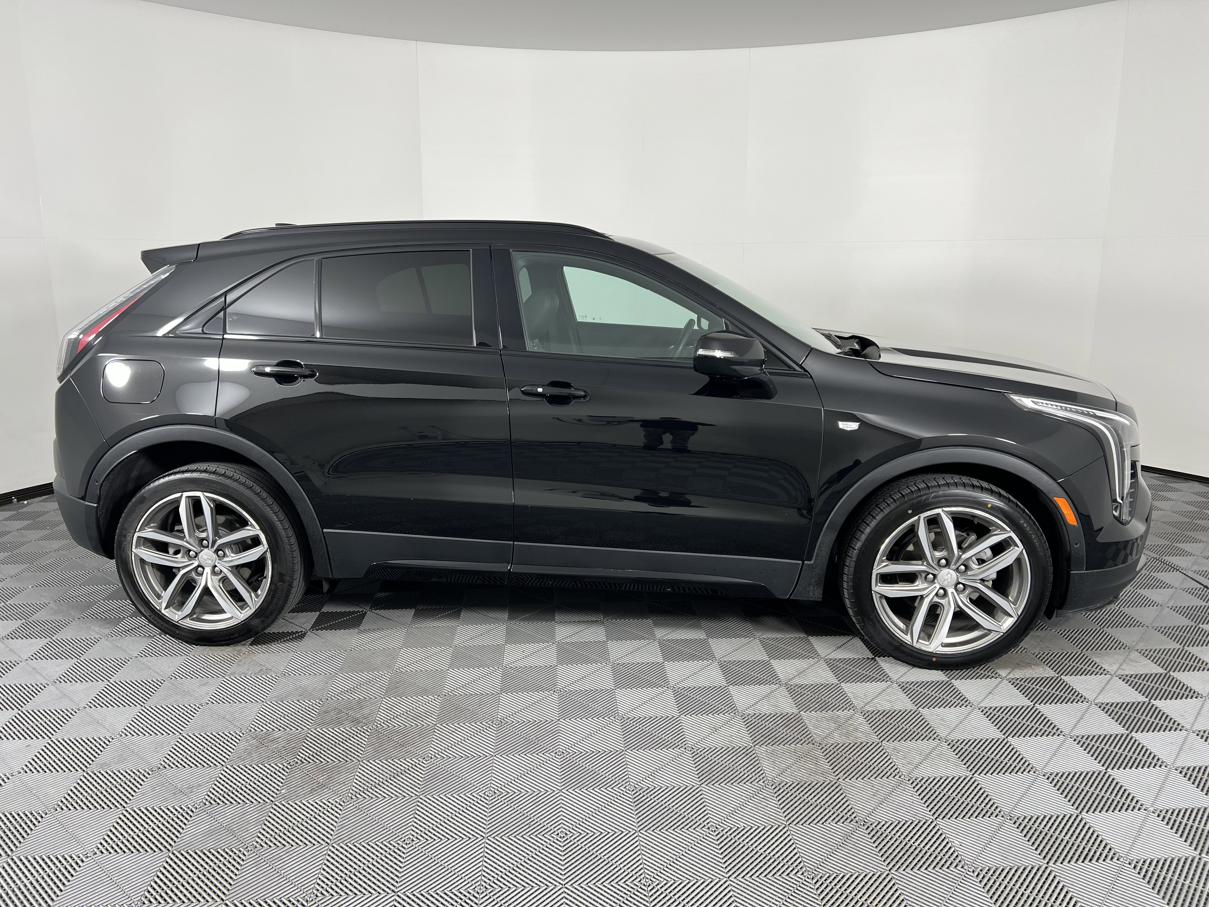 Used 2023 Cadillac XT4 Sport image 14