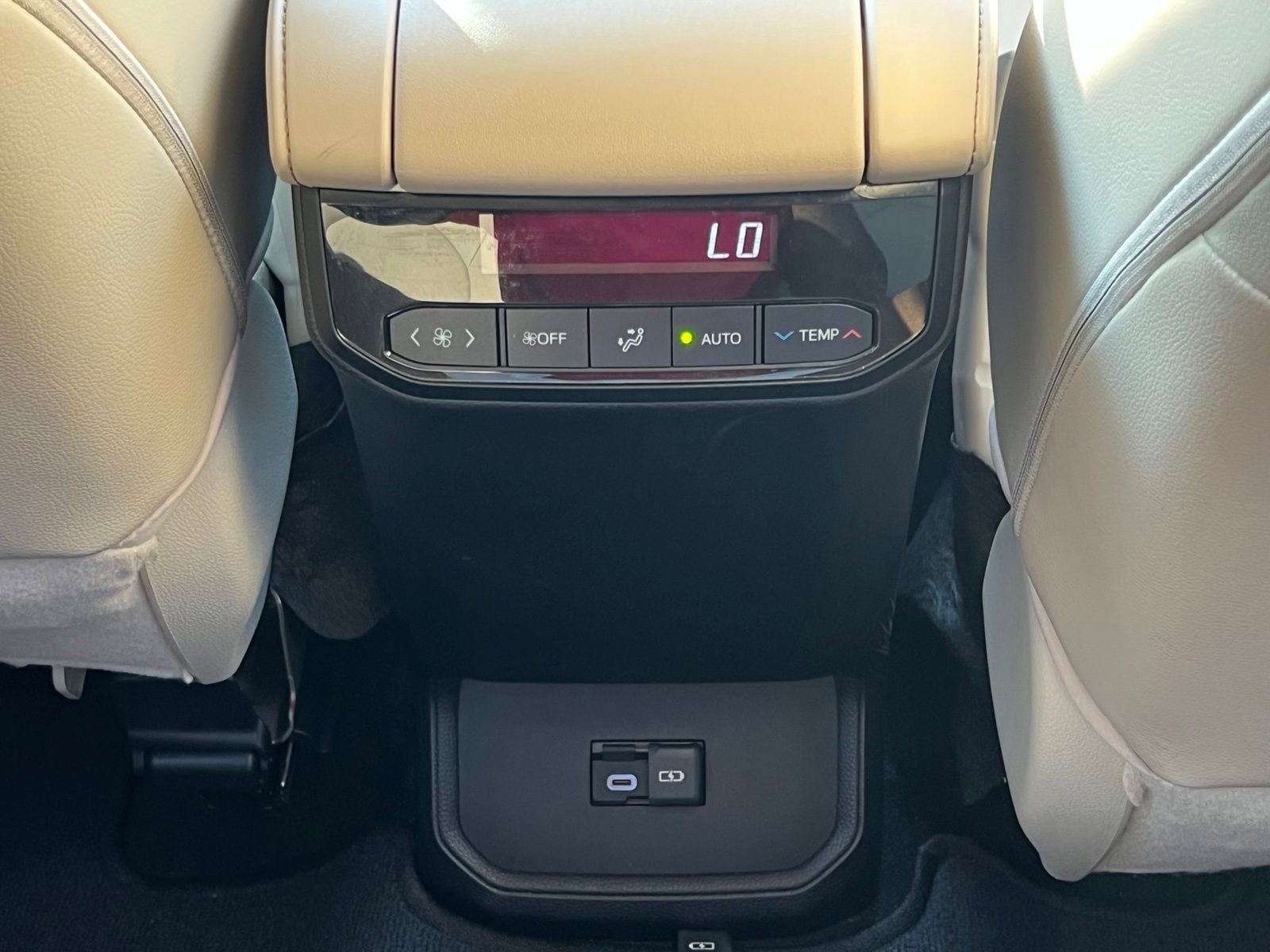 Used 2023 Toyota Highlander XLE FWD image 21
