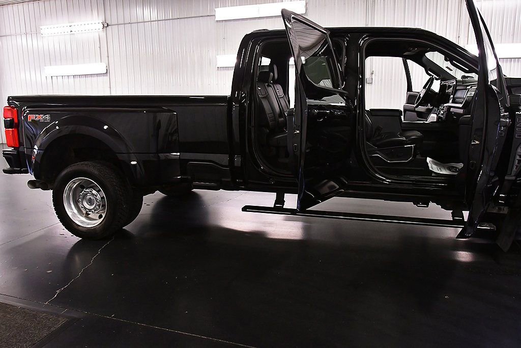 Used 2025 Ford F450 Platinum w/ FX4 Off-Road Package image 34