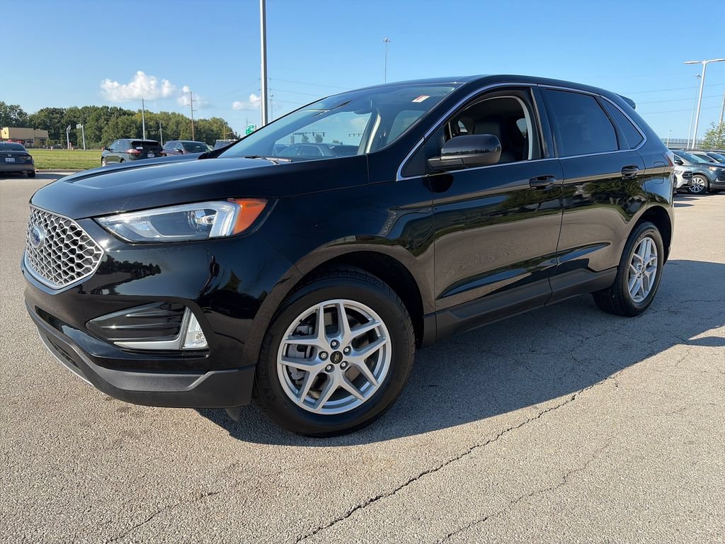 Used 2024 Ford Edge SEL w/ Convenience Package AWD/4WD image 3