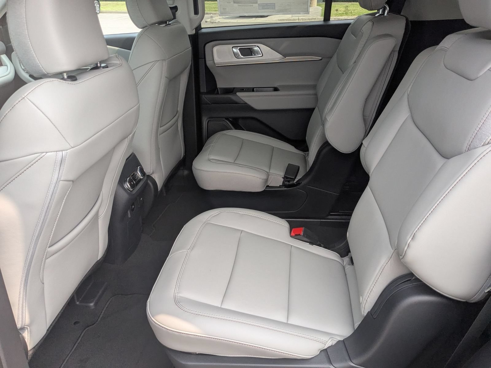 New 2026 Ford Explorer Active w/ Active Comfort Package AWD/4WD image 30
