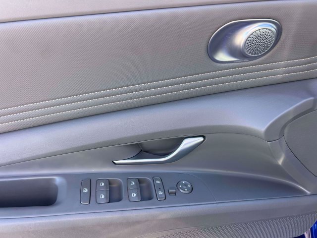 Used 2023 Hyundai Elantra SEL w/ Convenience Package FWD image 16