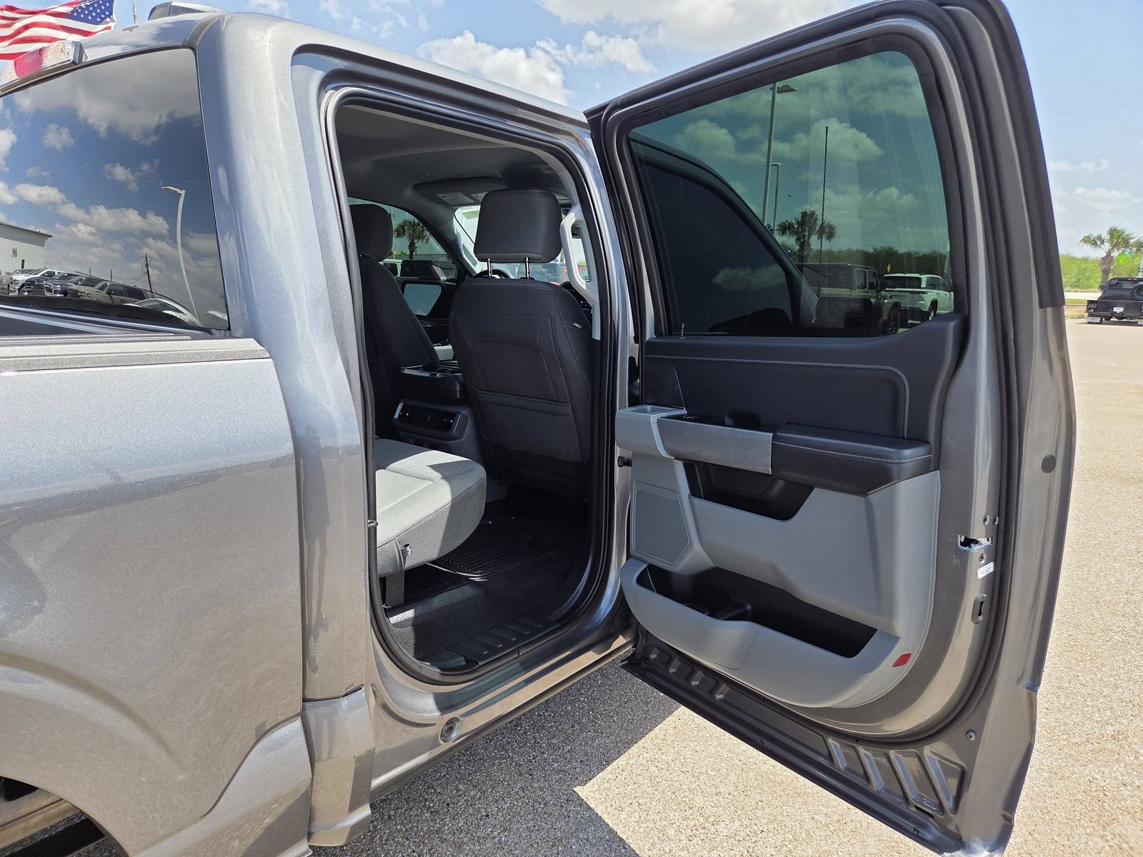 Used 2024 Ford F150 XLT w/ Mobile Office Package RWD image 17