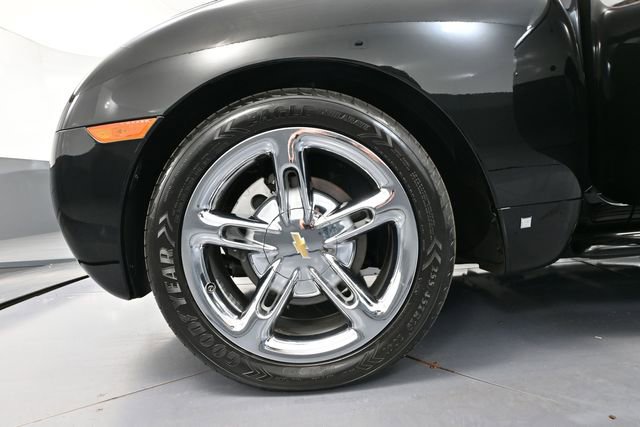 Used 2006 Chevrolet SSR w/ Preferred Equipment Group RWD image 17