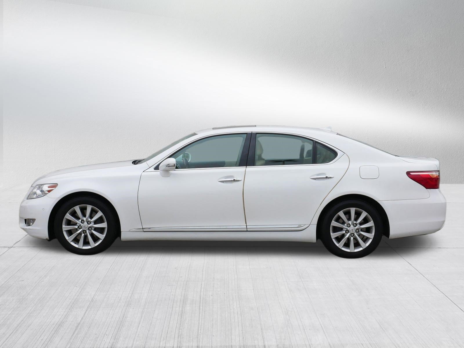 Used 2012 Lexus LS 460 AWD w/ Comfort Pkg image 4