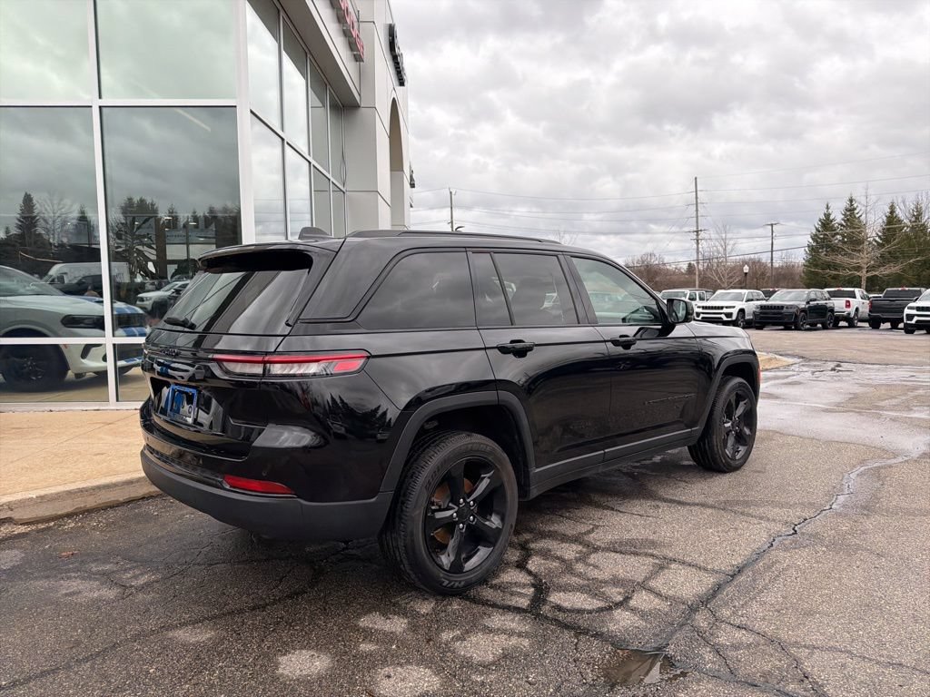 Certified 2024 Jeep Grand Cherokee Altitude AWD/4WD image 3