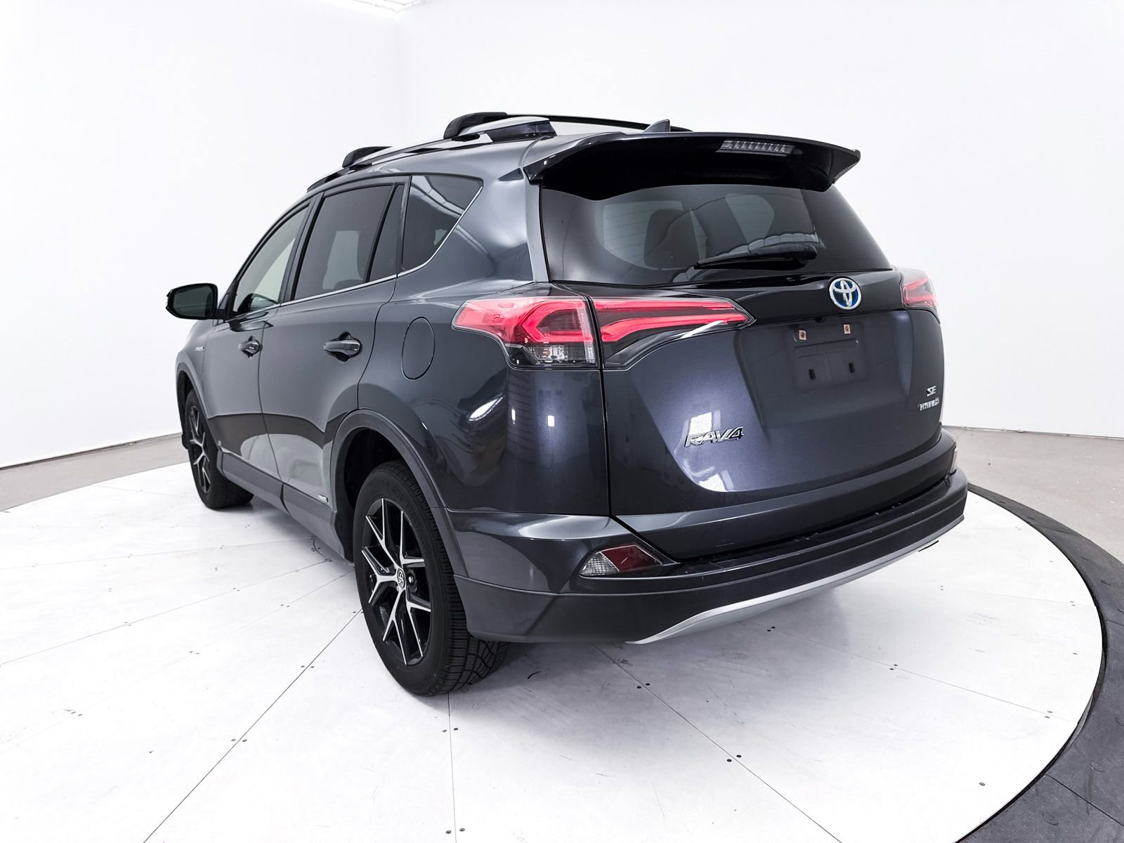 Used 2018 Toyota RAV4 SE AWD/4WD image 13