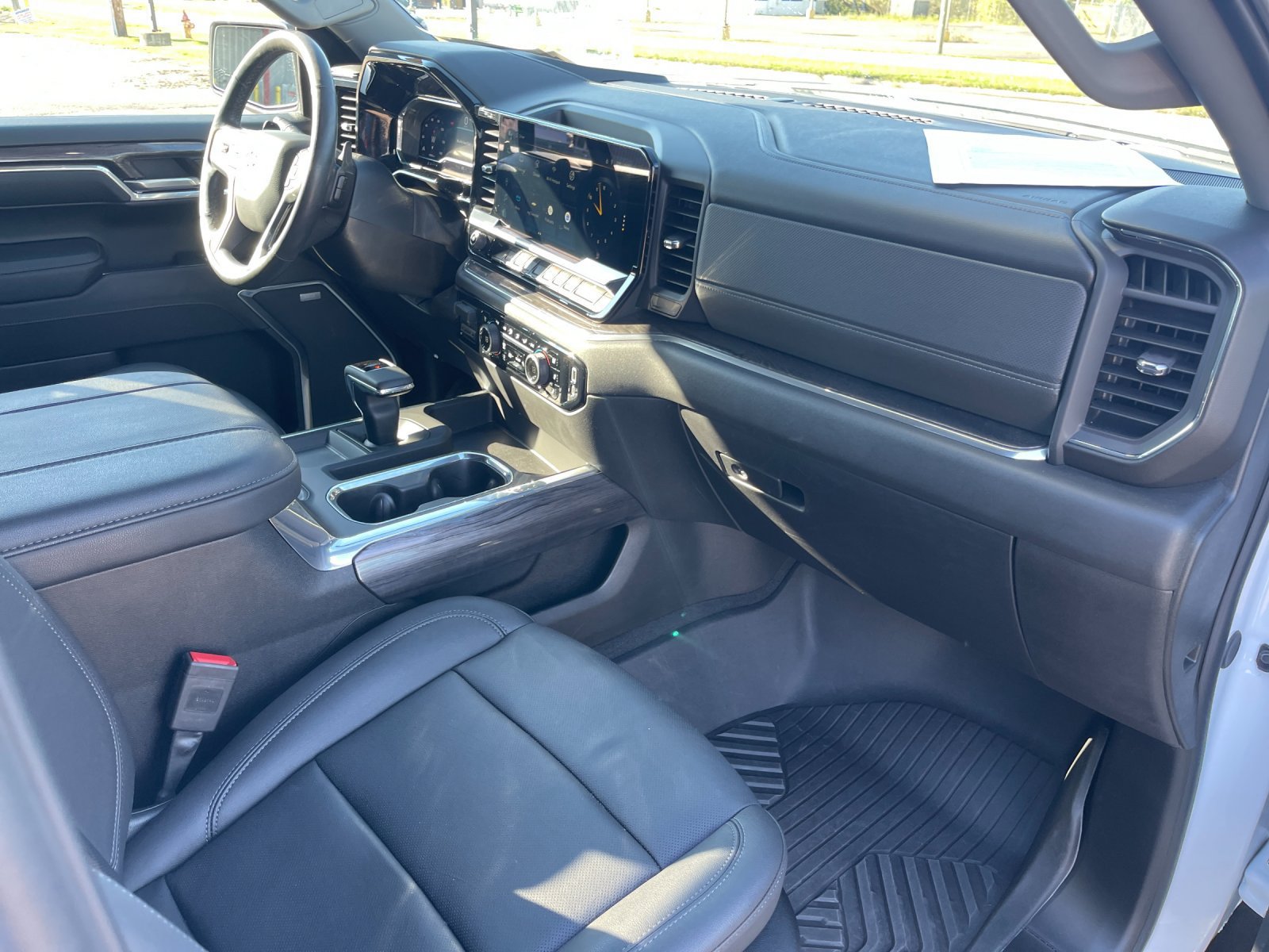 Used 2024 Chevrolet Silverado 1500 LTZ AWD/4WD image 18