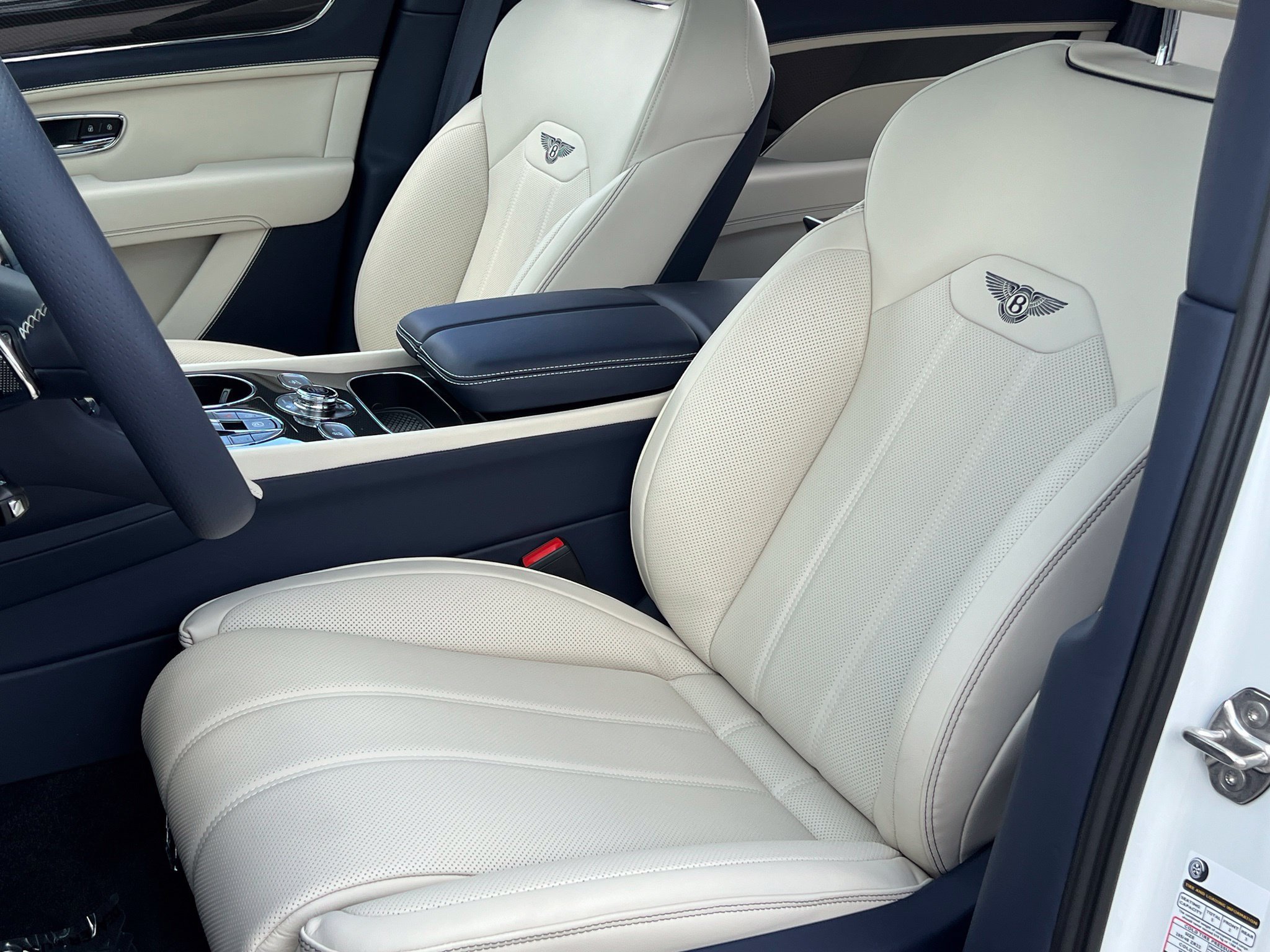 New 2026 Bentley Bentayga Extended Wheelbase AWD/4WD image 17