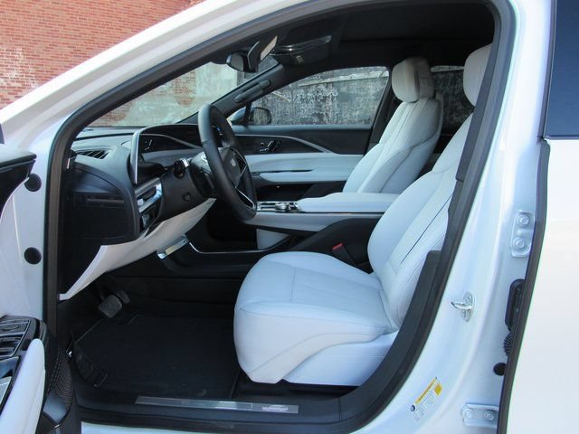 New 2025 Cadillac Lyriq Luxury RWD image 5