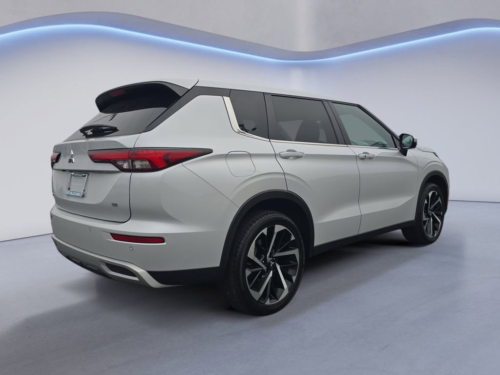 Used 2024 Mitsubishi Outlander SE image 5