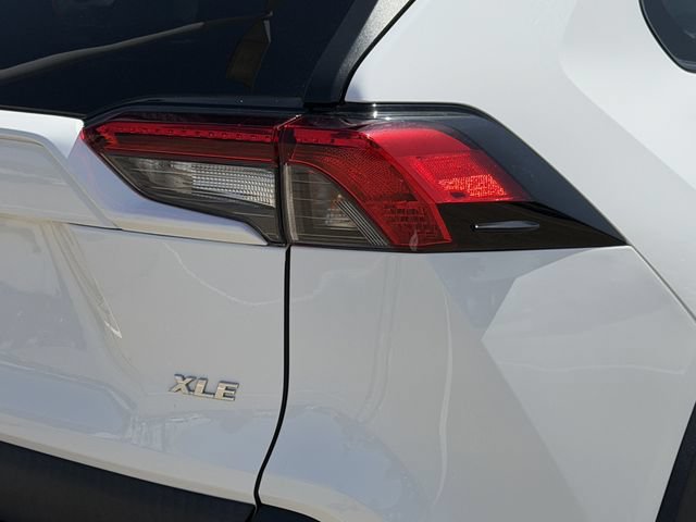 Used 2020 Toyota RAV4 XLE w/ Convenience Package FWD image 7