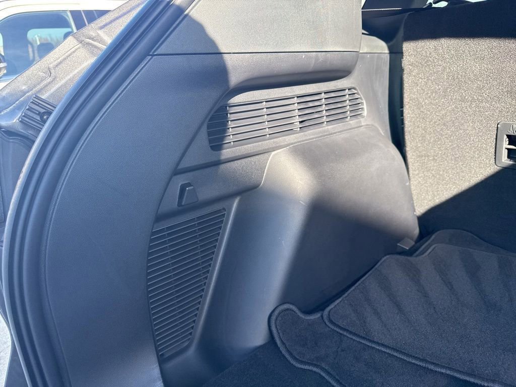 Used 2025 Ford Escape SE image 46