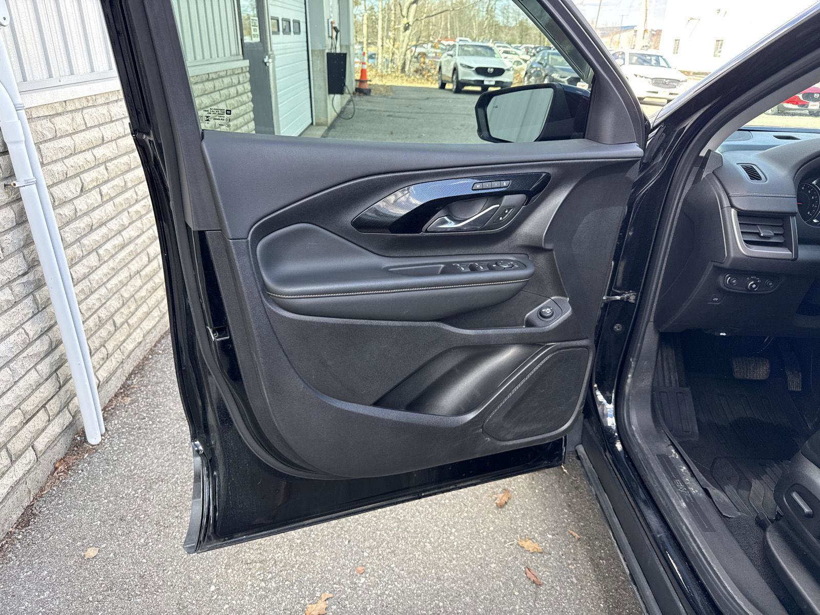 Used 2024 GMC Terrain AT4 image 10