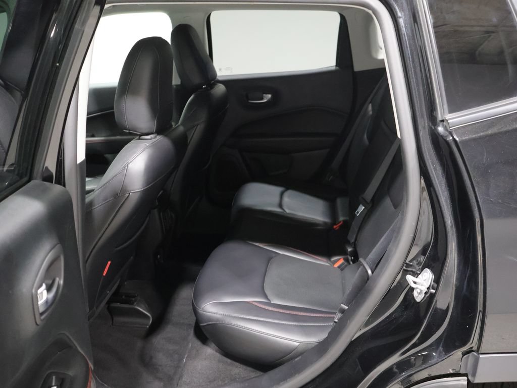 Used 2017 Jeep Compass Trailhawk w/ Leather Interior Group AWD/4WD image 17