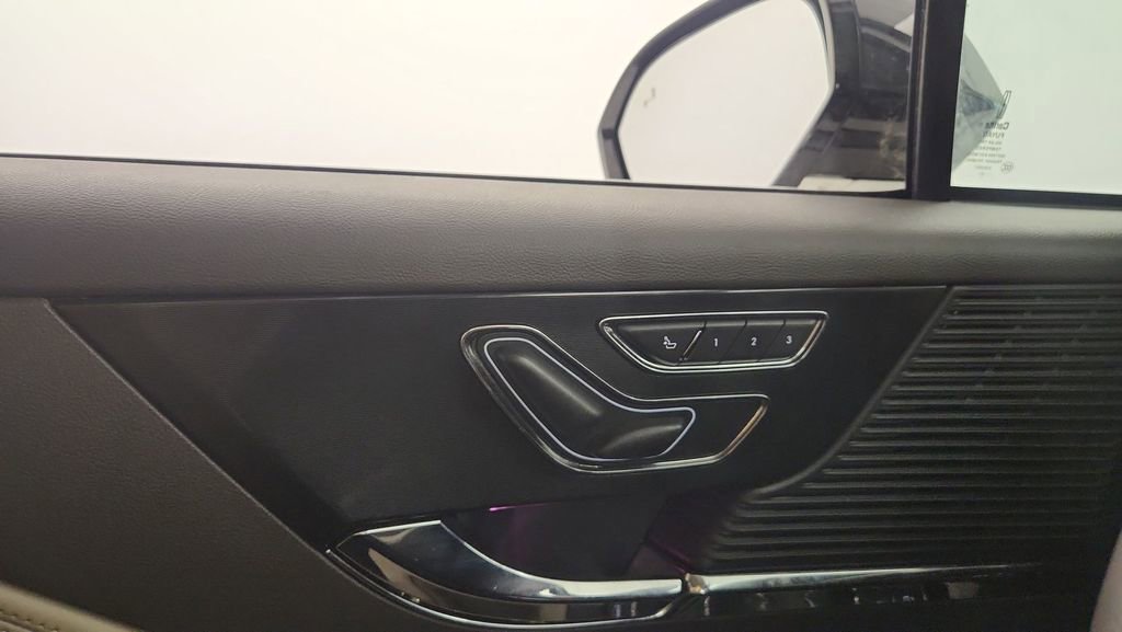 Used 2021 Lincoln Corsair AWD w/ Equipment Group 101A image 14