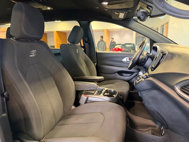 Used 2019 Chrysler Pacifica Touring Plus w/ S Appearance Package FWD image 25