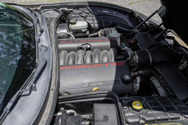 Used 2000 Chevrolet Corvette Coupe w/ Roof Pkg RWD image 19