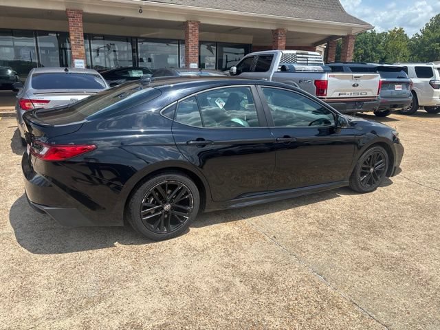 Used 2025 Toyota Camry SE FWD image 5