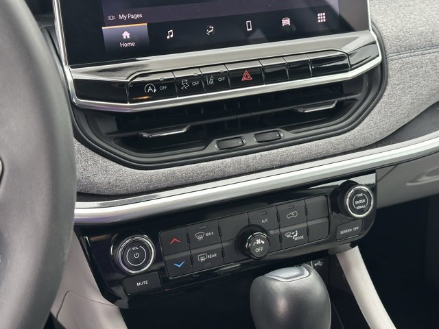 Used 2022 Jeep Compass Latitude image 10