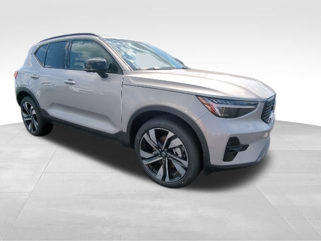 New 2025 Volvo XC40 B5 Ultra w/ Protection Package Premier AWD/4WD image 9