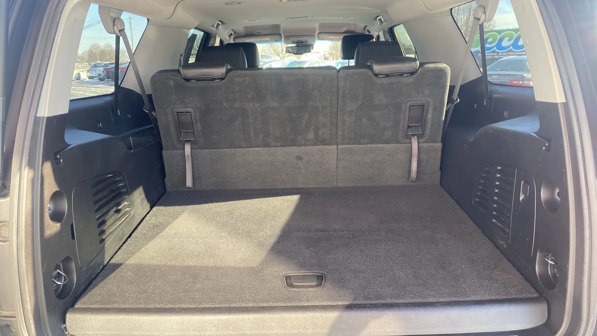 Used 2018 Chevrolet Suburban LT image 19
